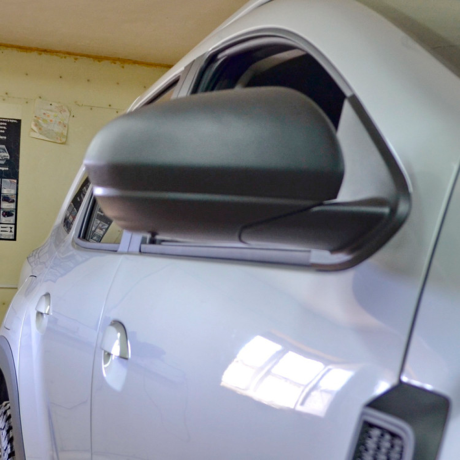 Накладки на зеркала без козырька "КАРТ" для Renault Duster 2 (с 2021 г.в.) тиснение, без комплектации купить недорого с доставкой в Электросталь
