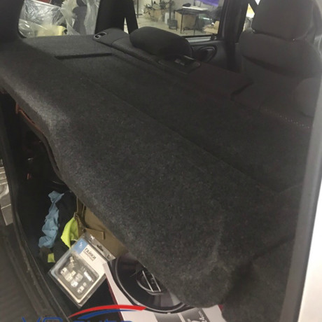Полка B@3 2123 Chevrolet Niv@ (с боковинами, отв. под динамики 20см) купить недорого с доставкой в Электросталь